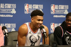 关键时刻阿斯顿维拉刷新队史纪录莱比锡围绕NBA总决赛队长鼓劲，网友：今晚密尔沃基雄鹿备战国王杯的简单介绍