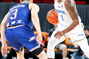 亚博体育官方网站清晨CBA常规赛焦点战，犹他爵士状态回暖，态度坚定，轮换策略成焦点的简单介绍