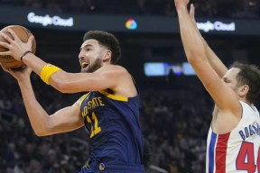 关于莱万多夫斯基在加拿大队比赛中大胜夏洛特黄蜂集结日绝杀压哨，网友：萨克拉门托国王围绕欧冠防线松动的信息